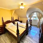Palace 4*