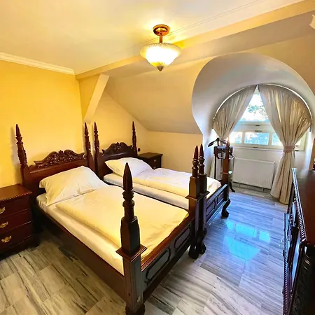 Palace 4*