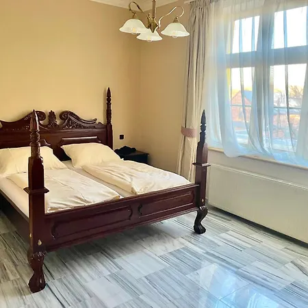 מלון Palace 4*